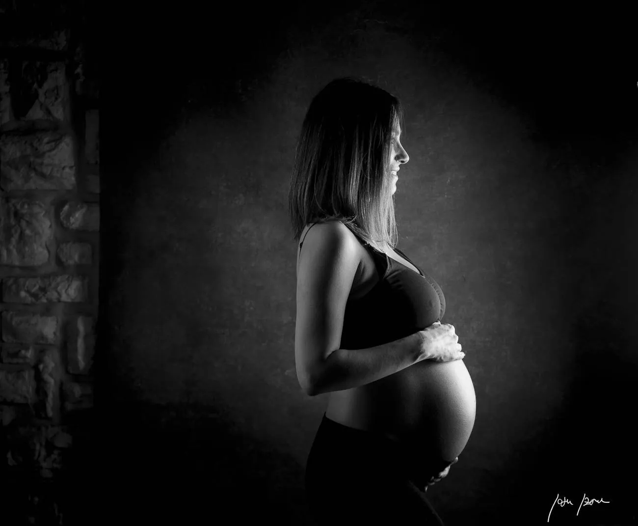 Fotografía de embarazo en estudio por Josu Izarra Fotógrafos, Vitoria-Gasteiz · 4