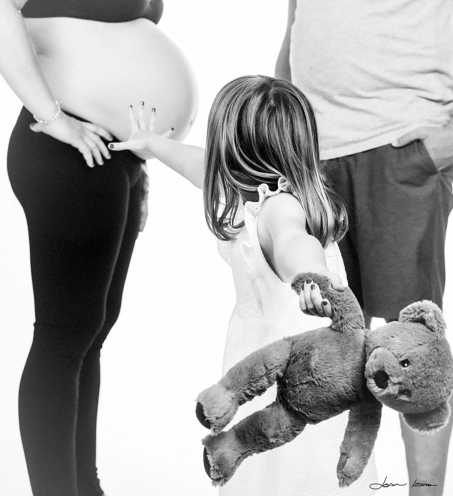 Fotografía de embarazo en estudio por Josu Izarra Fotógrafos, Vitoria-Gasteiz · 10