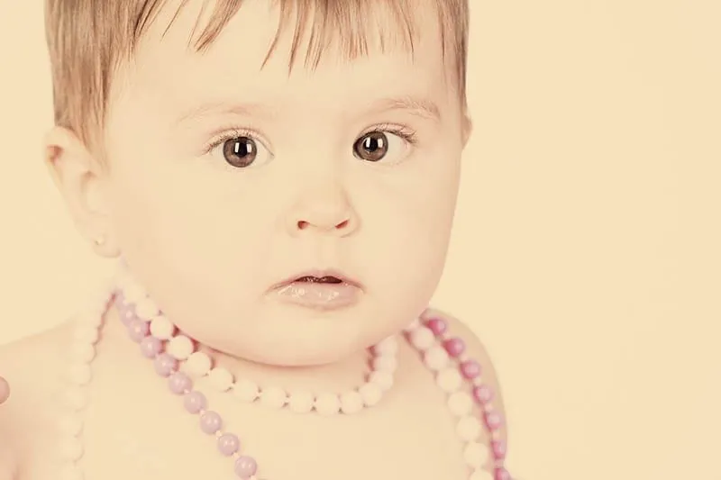 Fotografía de niños y bebés en estudio por Josu Izarra Fotógrafos, Vitoria-Gasteiz · 14