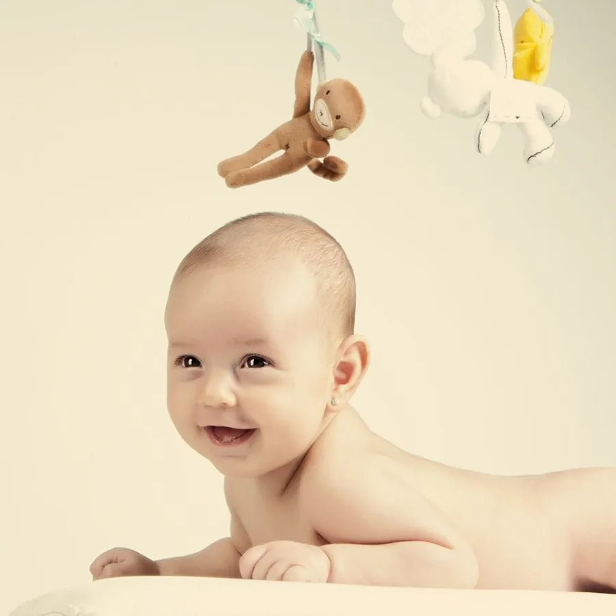 Fotografía de niños y bebés en estudio por Josu Izarra Fotógrafos, Vitoria-Gasteiz · 15